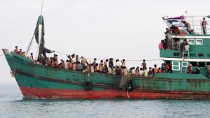 Rund 7000 Rohingya-Flüchtlinge dürfen nun an Land. Foto: EPA