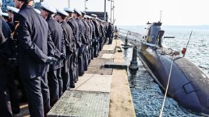 Hat in Norwegen überzeugt: die U-Boot-Klasse 212 A – hier U 35 während der Indienststellung am 23. März 2015  in Eckernförde:  Norwegen hat eine Zusammenarbeit mit Deutschland beschlossen, die weit über den Kauf solcher Boote hinausgeht. Foto: dpa