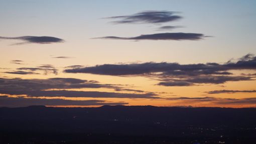 Blick vom Stuttgarter Fernsehturm: Außer durch ein paar Wolken soll das Wetter in den nächsten Tagen kaum getrübt werden. (Archivbild) Foto: Andreas Rosar Fotoagentur-Stuttg/Andreas Rosar Fotoagentur-Stuttg