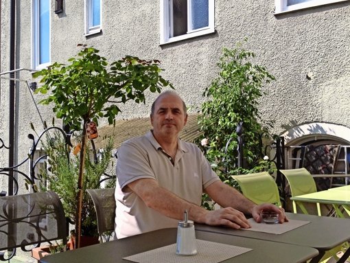 Kleinod in Heslach: Die Terrasse des Cafés Schurr von Michael Wulf Foto: Nina Ayerle