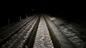 Zwei Tote bei Unfall auf schneeglatter Fahrbahn