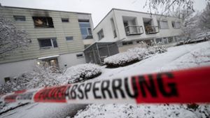 Bei dem Brand waren eine 53-jährige Frau und zwei Männer im Alter von 73 und 88 Jahren ums Leben gekommen. Foto: dpa/Christoph Schmidt