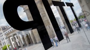 Stuttgart			-		Die grün-schwarze Landesregierung bleibt trotz der Zweifel von Bundeswirtschaftsminister Sigmar Gabriel (SPD) und der französischen Regierung am Freihandelsabkommen zwischen der EU und den USA (TTIP) bei ihrer Haltung. Foto: dpa