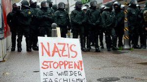 Polizeiaufmarsch in Göppingen: Dort sollen die vier Angeklagten ihr Unwesen getrieben haben Foto: dpa