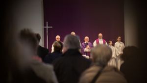 Der Rottenburger Bischof Gebhard Fürst bei einer Eucharistiefeier Foto: Lichtgut/Christoph Schmidt