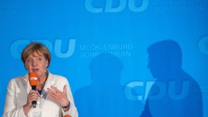 Hält Kurs in ihrer Flüchtlingspolitik und eckt damit an: Bundeskanzlerin Angela Merkel, hier auf Wahlkampftour in Mecklenburg-Vorpommern. Foto: dpa