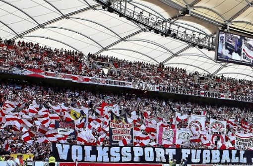Die Cannstatter Kurve ist bei jedem Heimspiel des VfB bis auf den letzten Platz gefüllt. Foto: Baumann
