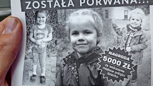 Mit Plakaten wie diesem sucht Thomas Karzelek in Polen nach seiner Tochter Lara. Foto: Tim Höhn