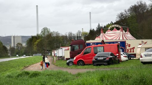 Der Circus Weisheit tritt vorerst auf – trotz Anordnung des Landratsamtes, den Platz zu räumen. Foto: Ines Rudel