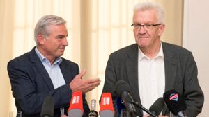 Thomas Strobl (links) und Winfried Kretschmann beraten über die Ministerien. Foto: dpa