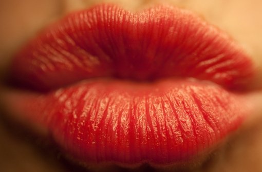 Ein Kuss am Valentinstag Foto: dpa