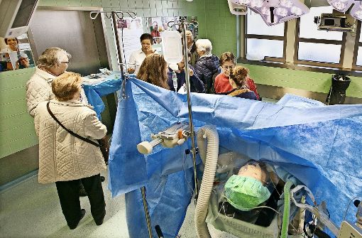 Keine Angst, bei den durch die Besucher durchgeführten Operationen im Kirchheimer Krankenhaus  ist kein Mensch zu Schaden gekommen. Foto: Horst Rudel
