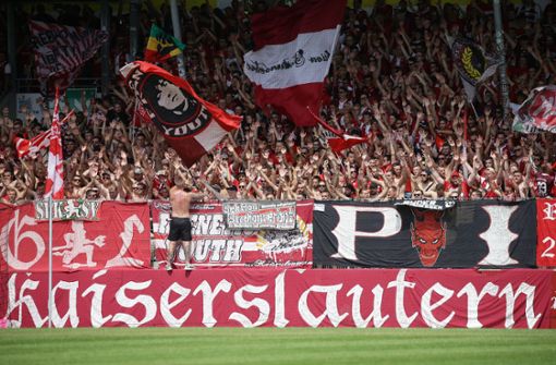 Zwischen den Fans von Kaiserslautern und Mannheim gibt es immer wieder Probleme. Foto: Pressefoto Baumann