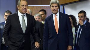 Die Außenminister Russlands und der USA, Sergej Lawrow (links) und John Kerry, sind weiter voneinander entfernt denn je Foto: dpa
