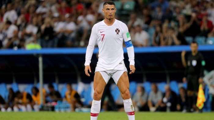 Das Netz lacht über die Hosen-Pose des Cristiano Ronaldo