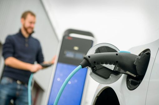 Mit einem voll aufgeladenem E-Auto soll man künftig weiter fahren können, verspricht Bosch. Foto: Bosch