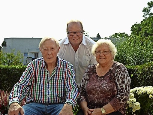 Günter Demeter mit Neffe Uli und Ehefrau Erika im heimischen Hoffeld. Foto: Jedrzejczak