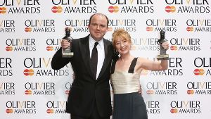 Die Gewinner des Abends: Rory Kinnear als Bester Schauspieler und Lesley Manville mit ihrer Auszeichnung für die Beste Schauspielerin. Foto: Getty Images Europe