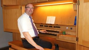 Alexander Kuhlo (hier an der Plum-Orgel in der Johanneskirche) freut sich auf seine neue Aufgabe. Foto: Bernd Zeyer
