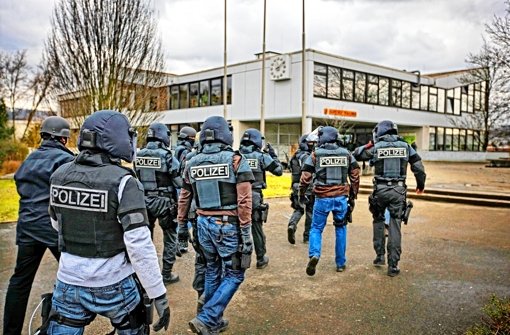 Großeinsatz der Polizei während des Amoklaufs in Winnenden Foto: Stoppel