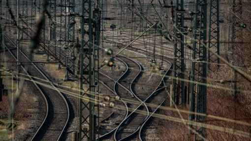 Für mehr Zuverlässigkeit auf der Schiene hat der Bund viele Milliarden Euro angekündigt (Symbolfoto). Foto: IMAGO/Markus van Offern/IMAGO/Markus van Offern (mvo)