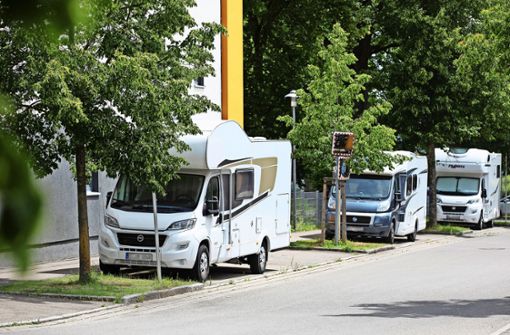 Wohnmobile am Straßenrand gehören in den Wohn- und Industriegebieten in der Region Stuttgart mittlerweile zum Stadtbild. Foto: /Horst Rudel
