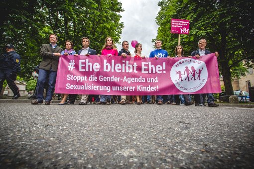 Am Sonntag wurde in Stuttgart gegen die grün-rote Politik in Fragen der sexuellen Vielfalt demonstriert. Foto: www.7aktuell.de | Robert Dyhringer