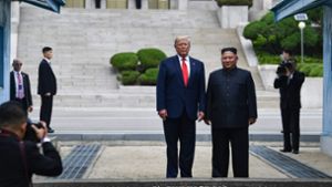 US-Präsident Donald Trump mit Nordkoreas Führer Kim Jong Un in der demilitarisierten Zone zwischen Nord- und Südkorea. Foto: AFP