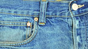 Die traditionelle Blaufärbung von Jeans belastet die Umwelt.Foto: Fotolia Foto:  