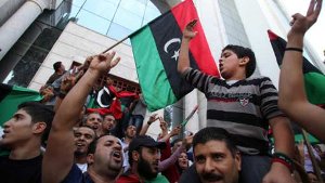 Libyen ist für viele seine Einwohner kein Aufenthalt mehr wert. Sie gehen lieber nach Tunesien - dort geht es ihnen besser.  Foto: dpa