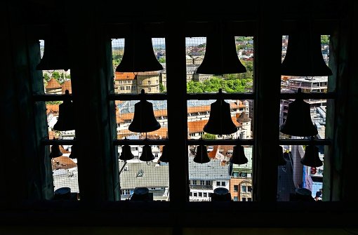 Wie ein kunstvoller Scherenschnitt: Die 30 Glocken in 60 Meter Höhe über dem Marktplatz spielen Volksweisen wie „Jetzt gang i ans Brünnele“ Foto: Lichtgut/Max Kovalenko
