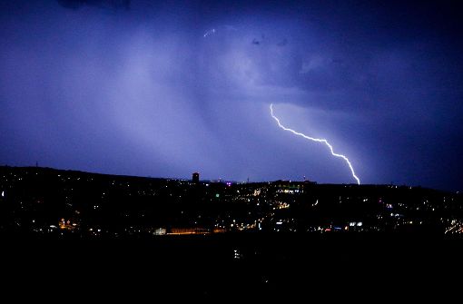 In der Region Stuttgart ist es in der Nacht zum Dienstag zu teils heftigen Gewittern gekommen. Foto: 7aktuell.de/Simon Adomat