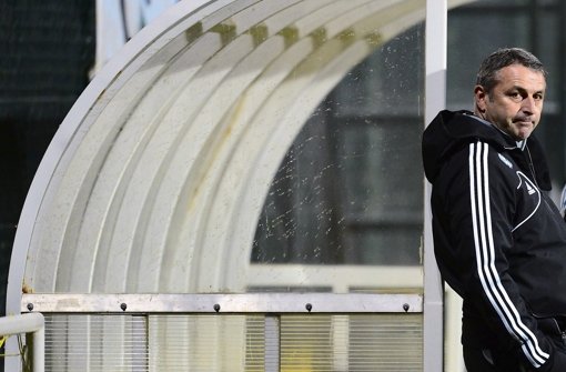 Wolfsburgs Manager Klaus Allofs: Nachdenken über einen Job mit vielen Möglichkeiten. Foto: dpa