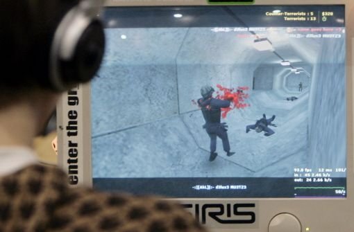 Computerspieler spielt das Ballerspiel Counter-Strike Foto: AP