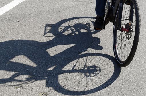 Ein Radfahrer ist bei Triberg  gestürzt und gestorben. (Symbolbild) Foto: dpa/Uli Deck