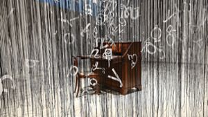 Bei freiem Eintritt ist das Sindelfinger Schauwerk  bei der Museumsnacht traditionell ein  Publikumsmagnet. Aktuell gibt es dort den Buchstabenregen von Chiharu Shiota. Foto: Eibner// Bürke