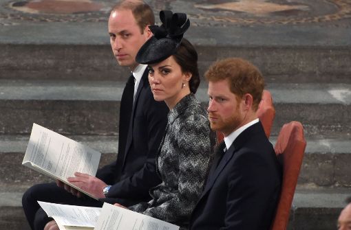 Gemeinsam mit Verletzten des Angriffs und Angehörigen der Getöteten nahmen Herzogin Kate, Prinz William und Prinz Harry am Mittwoch an einem multireligiösen Gottesdienst in der Westminster Abbey teil. Foto: AFP