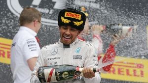Lewis Hamilton wird für die Konkurrenz  in diesem Jahr wohl nicht mehr einholbar sein Foto: dpa