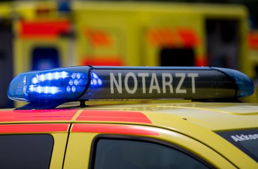 Durch austretendes Gas sind auf dem Gelände einer Entsorgungsfirma in Riederich (Kreis Reutlingen) zehn Menschen leicht verletzt worden. (Symbolbild) Foto: dpa/ZB