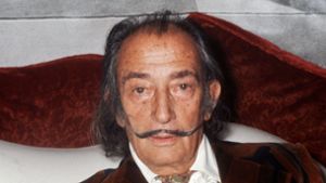 So sah der spanische Künstler Salvador Dalí zu Lebzeiten aus. Nun sollen seine sterblichen Überreste untersucht werden. Foto: AFP