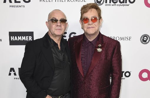 Elton John (rechts) und der Songwriter Bernie Taupin bei der Geburtstags-Gala des britischen Sängers in Los Angeles. Foto: AP