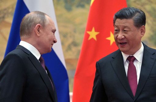 Ziemlich beste Freunde? – Die Präsidenten Russlands, Wladimir Putin (links) und Chinas, Xi Jinping, am Rande der Olympia-Eröffnung in Peking. Foto: AFP/Alexei Druzhinin