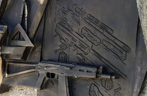 Die Reliefzeichnung soll ein deutsches Sturmgewehr zeigen. Foto: dpa