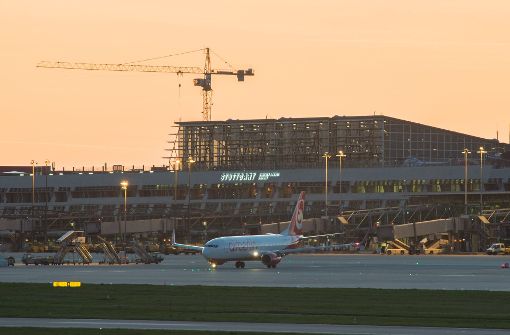 Die Air-Berlin-Maschine konnte nach dem Alarm sicher am Flughafen Stuttgart landen. Foto: dpa