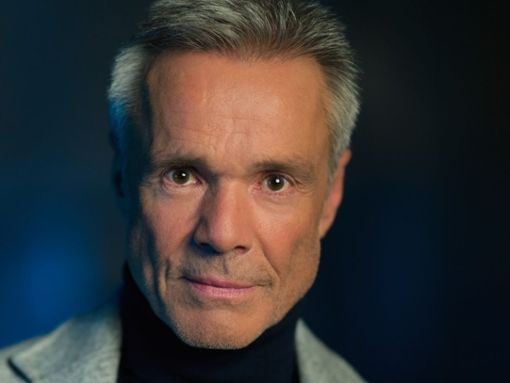 Hannes Jaenicke wird bei Die Passion in Kassel als Erzähler fungieren. 2022 hatte die Rolle Moderator Thomas Gottschalk inne. Foto: RTL/Pascal Buenning