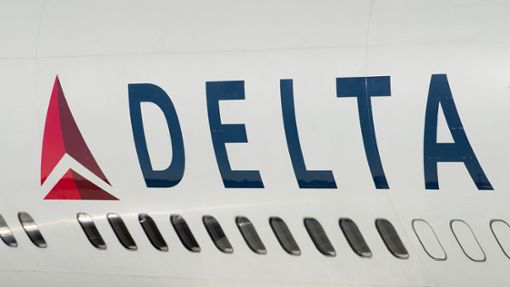 Das Flugzeug der Gesellschaft Delta sollte nach Kolumbien fliegen (Symbolbild). Foto: dpa/Silas Stein