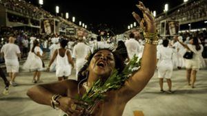 Das Reinigungsritual „Lavagem“ soll Glück und Freude für den diesjährigen Karneval in Rio de Janeiro bringen. Foto: AFP
