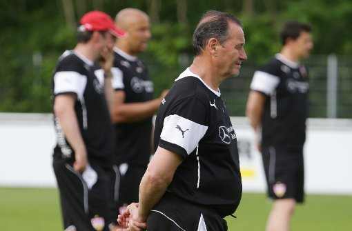 VfB-Trainer Huub Stevens setzt gegen den Hamburger SV auf folgende Spieler... Foto: Pressefoto Baumann