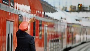 Rund 30 neue Mitarbeiter hat die Deutsche Bahn  eingestellt – trotzdem kommt es auf der Frankenbahn wieder zu Engpässen. Foto: dpa