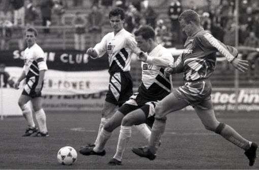 Thomas Tuchel im Dress des SSV Ulm 1846 im Jahr 1995 gegen den damaligen Kickers-Spieler Alexander Dürr. Foto: imago/Sportfoto Rudel/Herbert Rudel